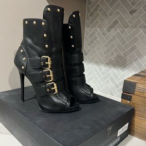 Strappy Studded Leather Peep-toe Ankle Boots In Black Leather